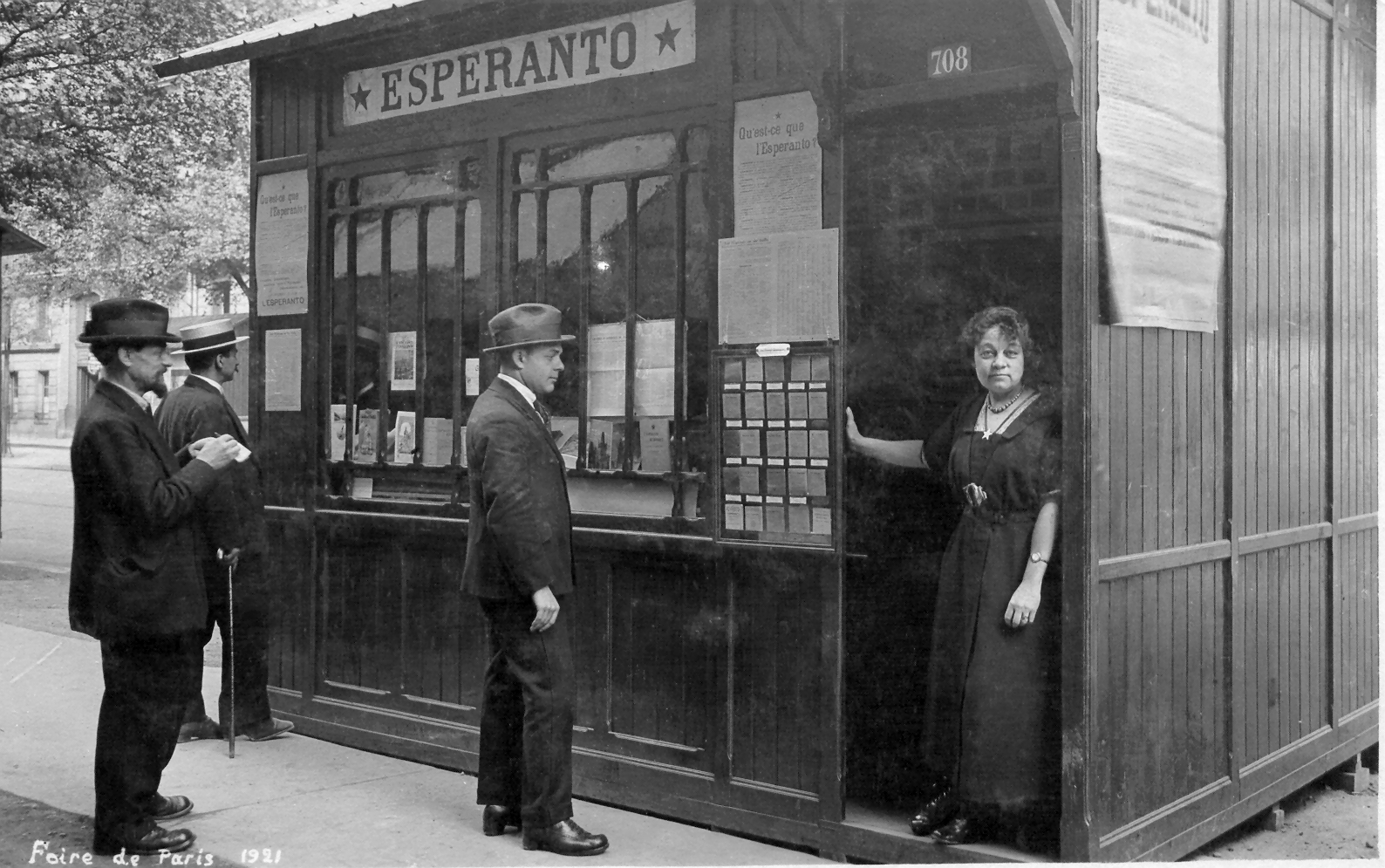 Esperanto-Stand auf der Pariser Messe 1921